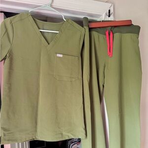 Figs size small Livingston pant and xsmall fern Catarina top